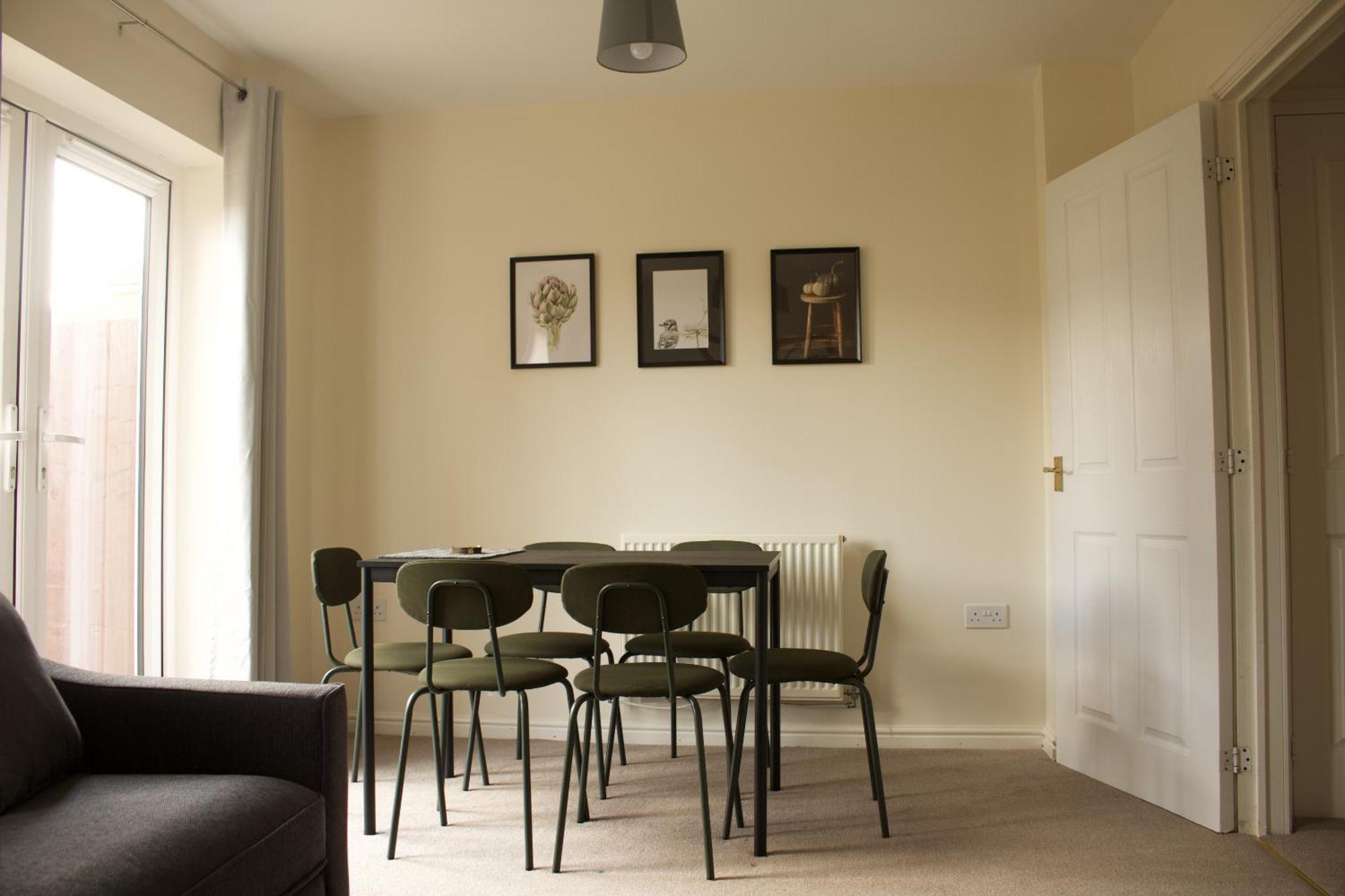 Spacious 4 Bedroom, Perfect For Contractors, Families, Private Parking Royal Wootton Bassett Exteriör bild