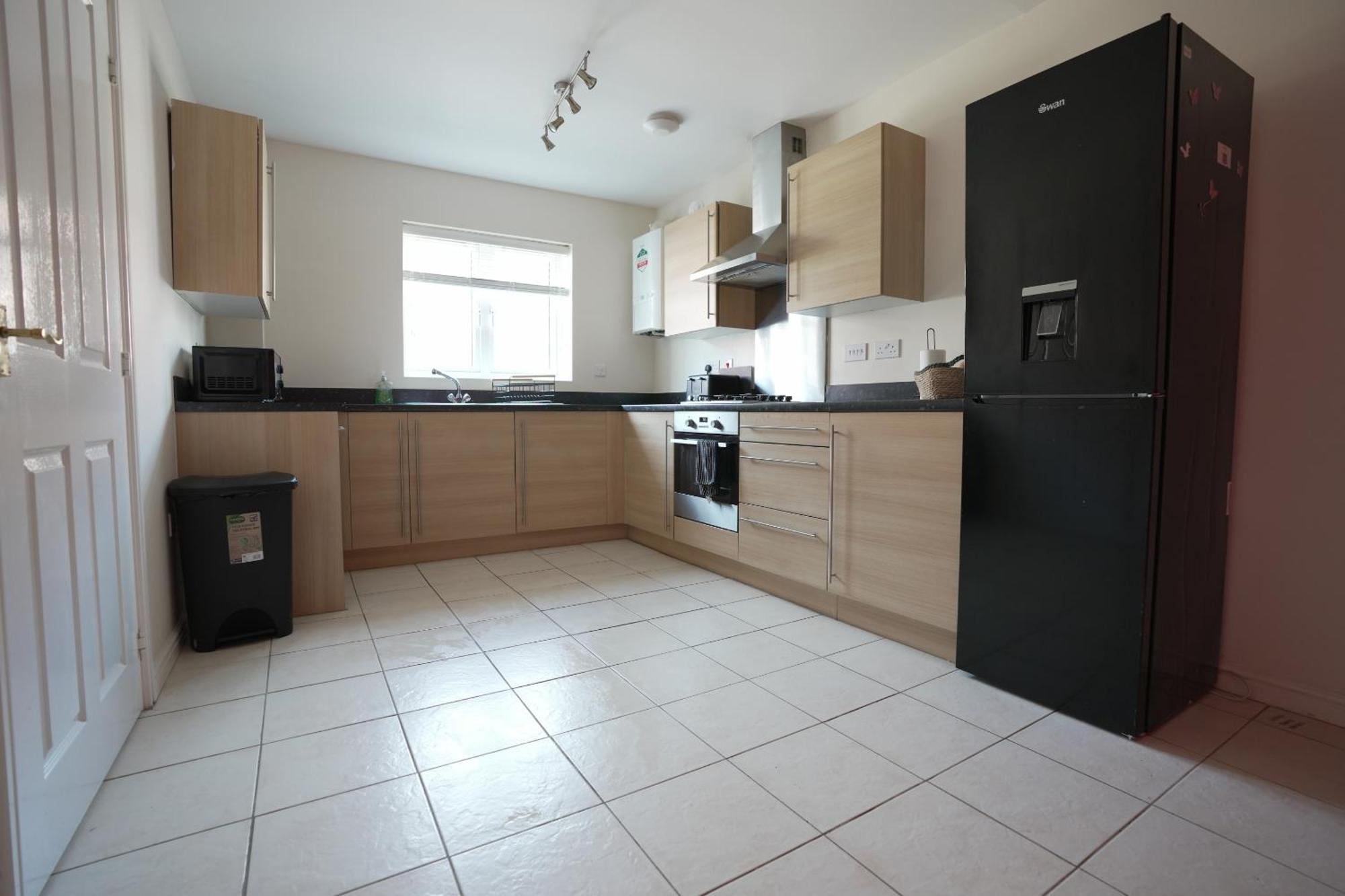 Spacious 4 Bedroom, Perfect For Contractors, Families, Private Parking Royal Wootton Bassett Exteriör bild