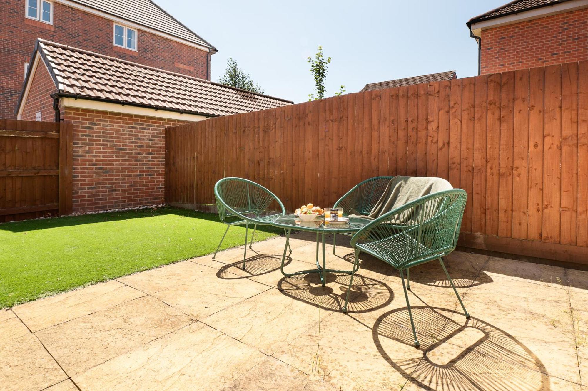 Spacious 4 Bedroom, Perfect For Contractors, Families, Private Parking Royal Wootton Bassett Exteriör bild