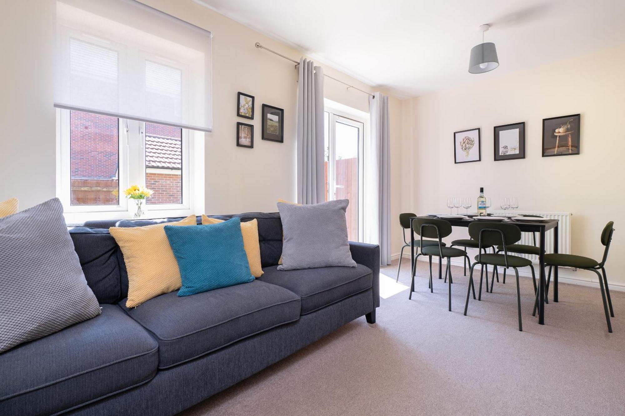 Spacious 4 Bedroom, Perfect For Contractors, Families, Private Parking Royal Wootton Bassett Exteriör bild